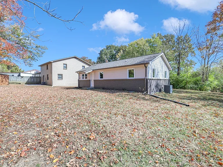 7108 Hicks Ct — Photo 33
