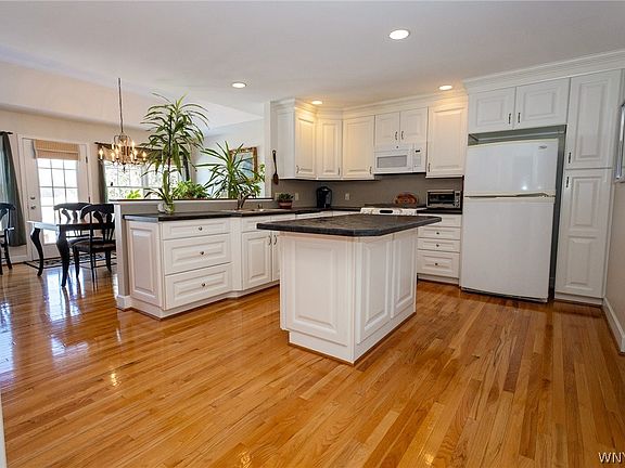 2nd image of 7148 Lakeside Ct