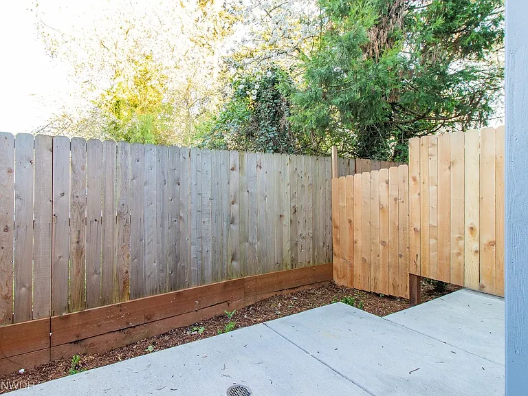 95 N Polk St — Photo 1