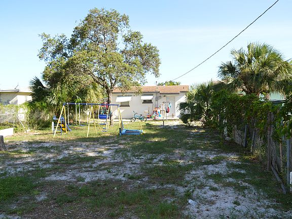5th image of 810 Truman Street