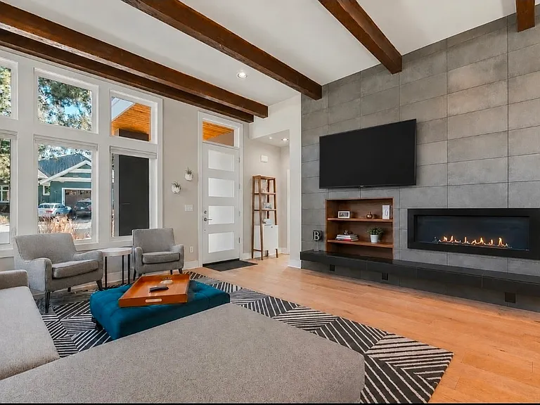 62719 Mehama Dr — Photo 2