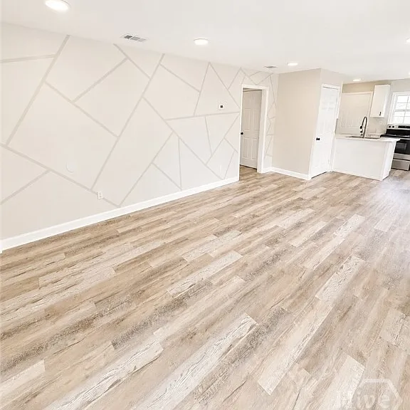 642 W 42nd St — Photo 3