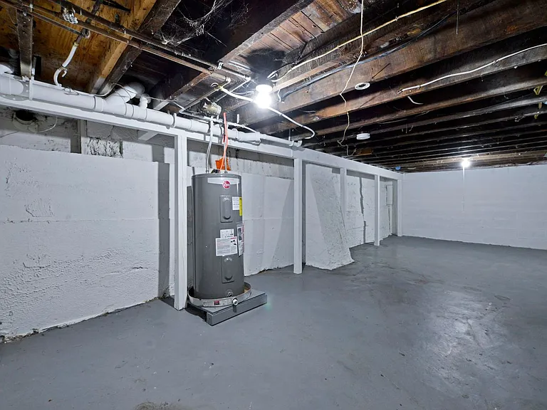 786 Thomas Ave #786 — Photo 4