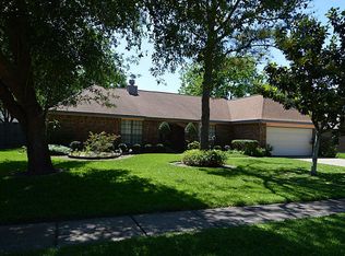 411 Desert Willow Dr, League City, TX 77573