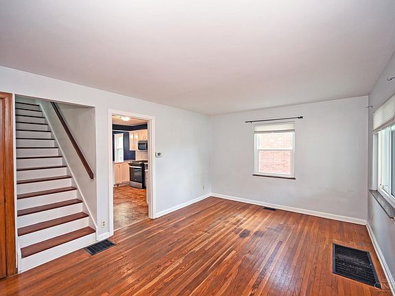 4th image of 3829 Gardner Ave