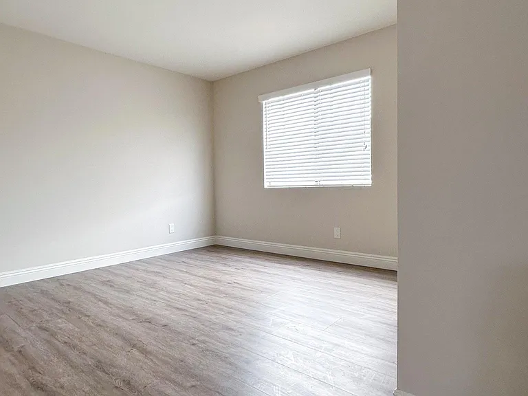 1009 Benito Ave #H — Photo 10