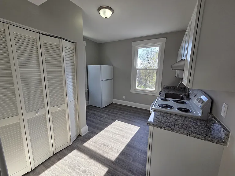 810 Pedretti Ave — Photo 7