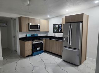 7111 SW 11th St, Pembroke Pines, FL 33023