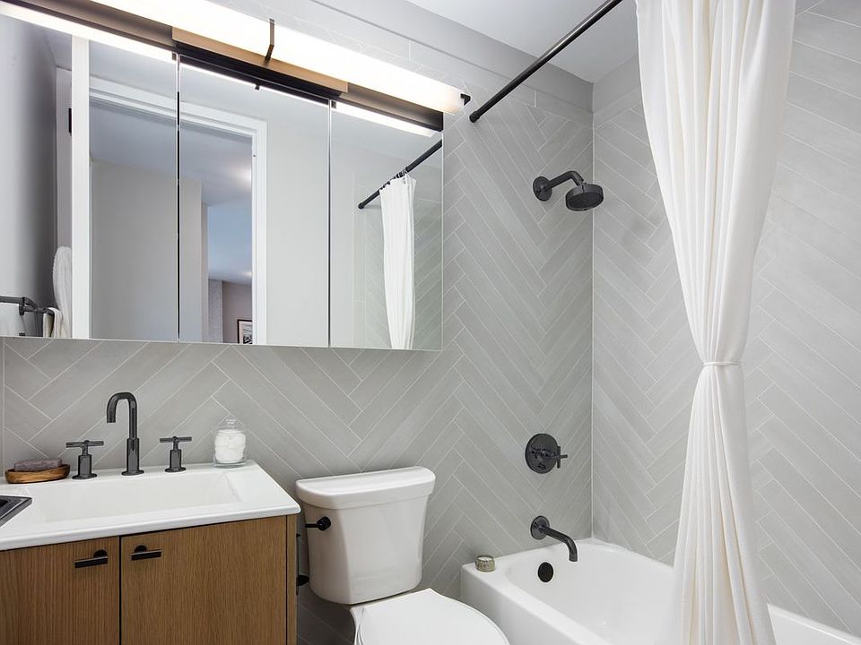 1st image of 560 W 43rd St APT 34L