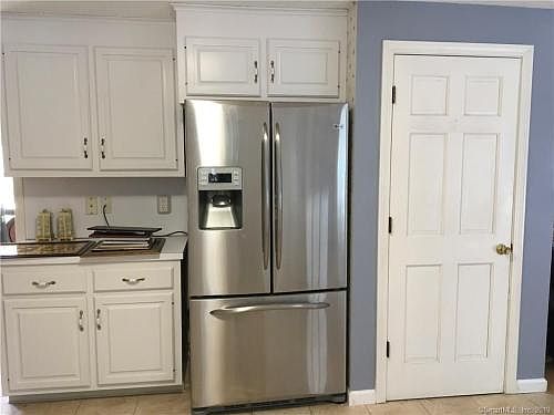 4th image of 40 Cody Cir