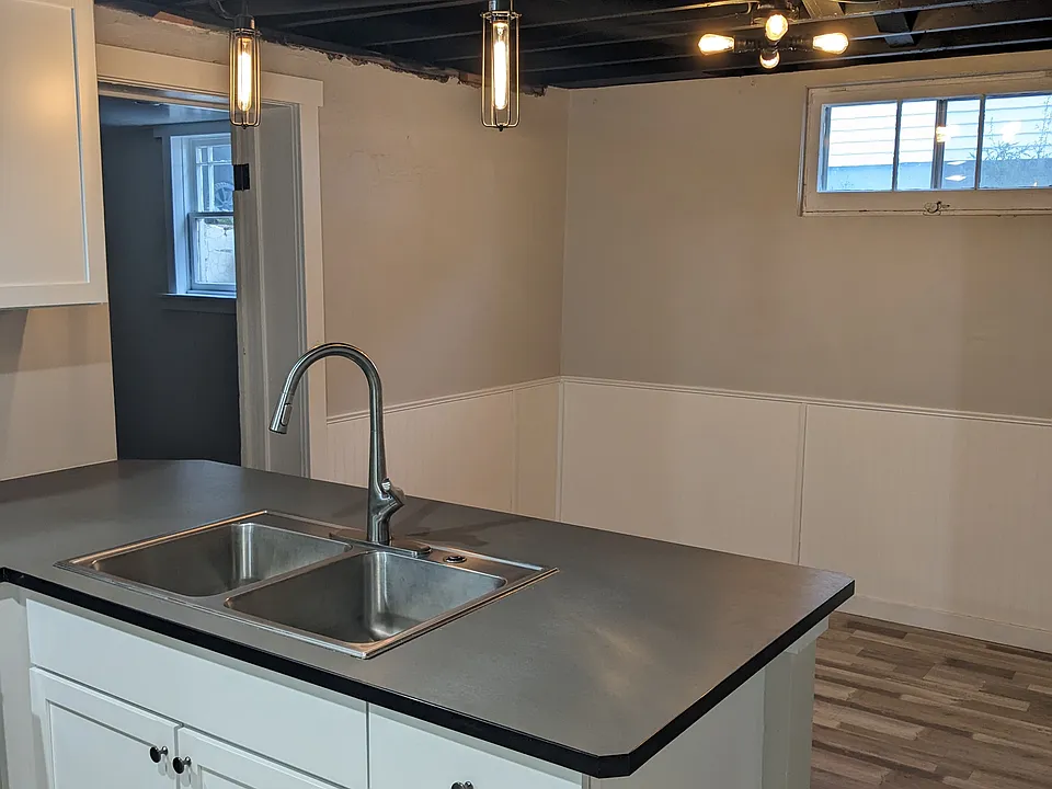 Kitchen/Dining Area
