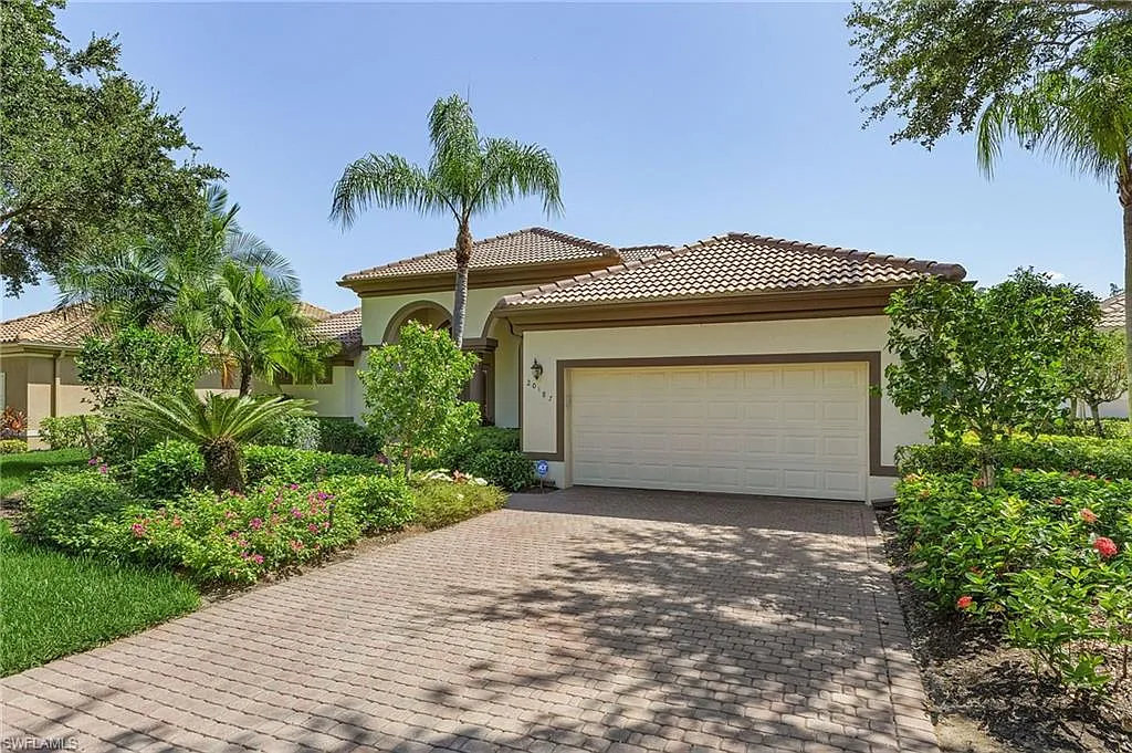3 bed, 3.0 bath, 2490 sqft, $10,995 — Photo 2