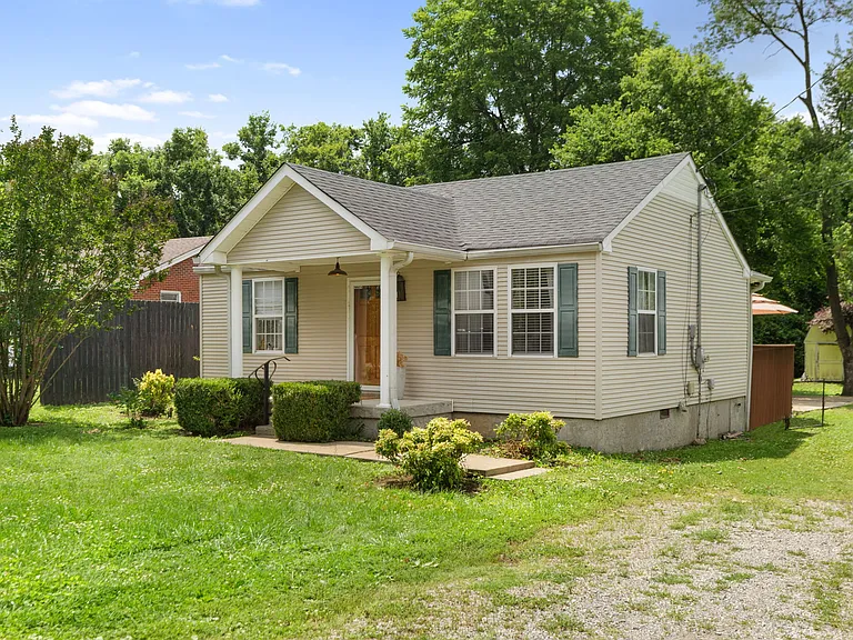 749 23rd St — Photo 3