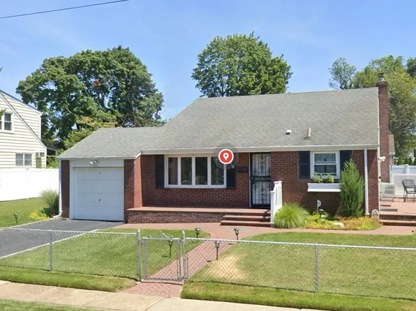 449 Green Ave, East Meadow, NY 11554