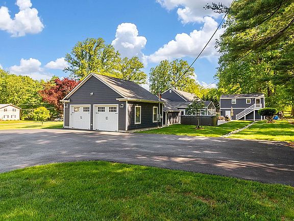 5th image of 15901 Sycamore Ln