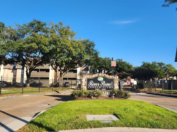 3025 Walnut Bend Ln APT 24, Houston, TX 77042