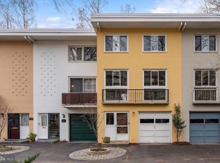 332 G St SW, Washington, DC 20024