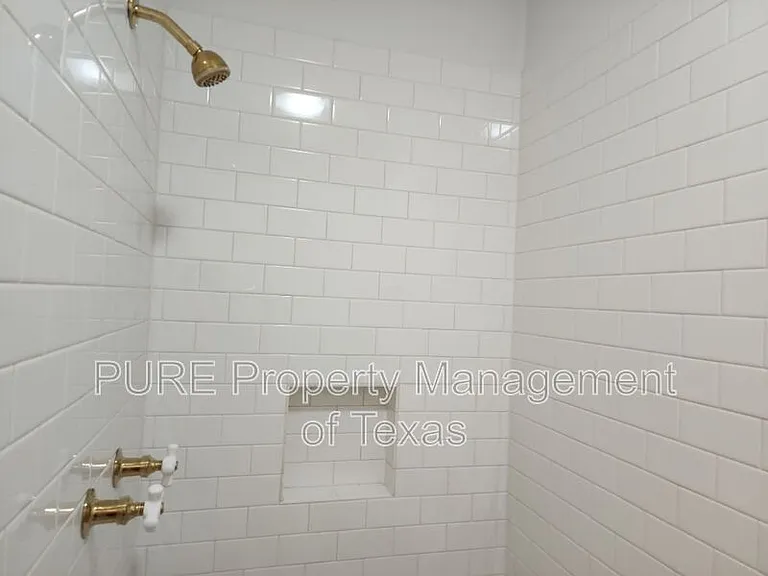 3000 Lakeside Dr — Photo 10