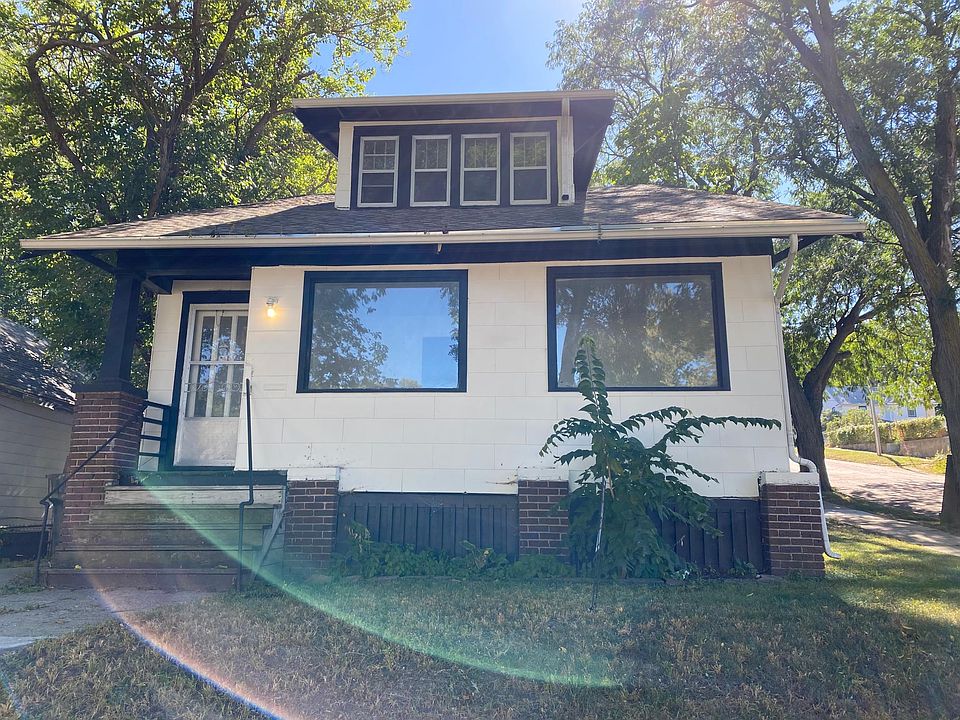1st image of 1720 W 5th St