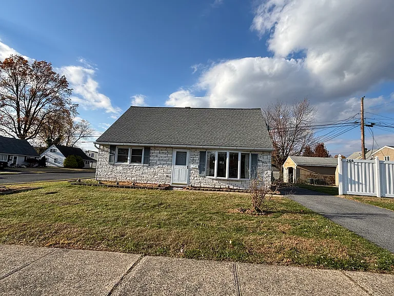 2030 Eastman Ave — Photo 22