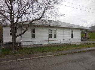 421 2nd St, Pineville, KY 40977