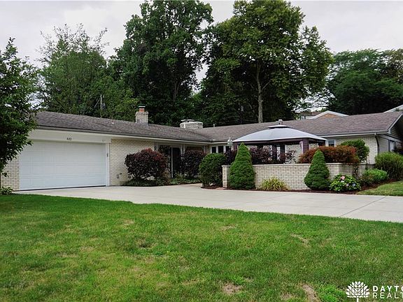 2nd image of 832 Stoneybrook Dr