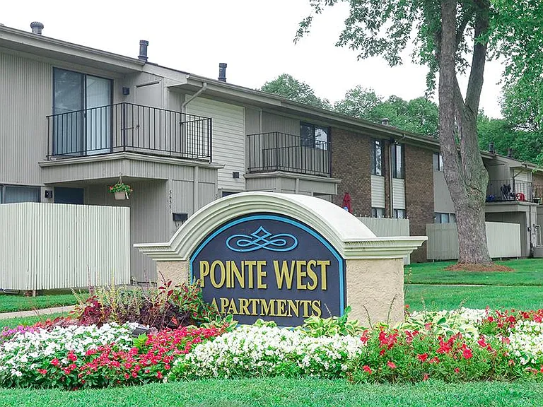 Pointe West Apartments — Photo 56