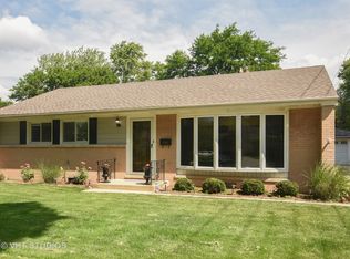 700 W Busse Ave, Mount Prospect, IL 60056