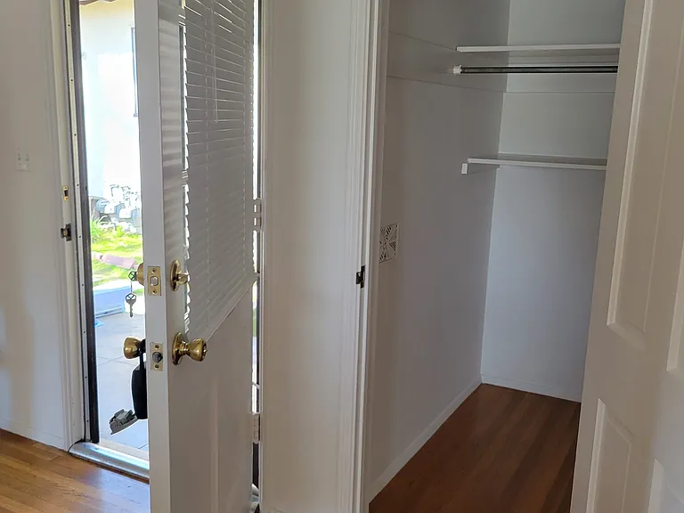 1275 E Washington Blvd — Photo 5