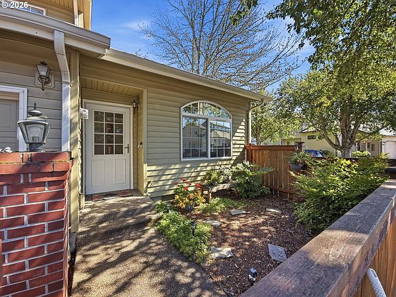 4th image of 3596 Westleigh St