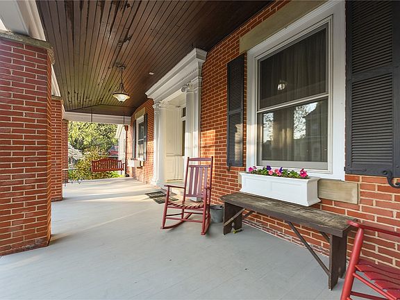 3rd image of 441 N Maple Ave