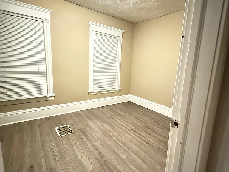 2823 Bryant Ave N — Photo 17