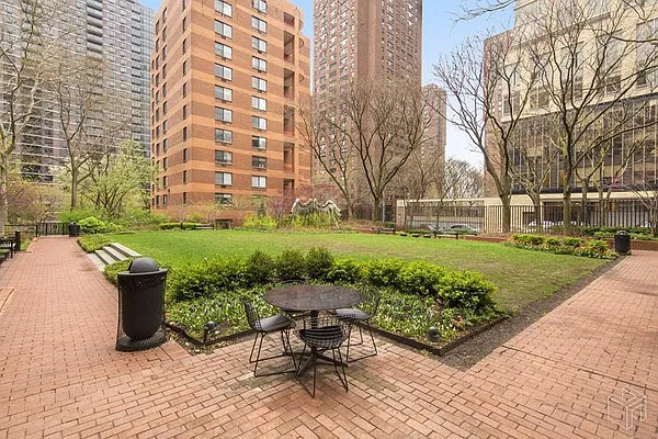 Rented by Taylor Real Estate Group, LLC | media 28