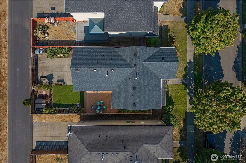 4th image of 2088 Charles Street