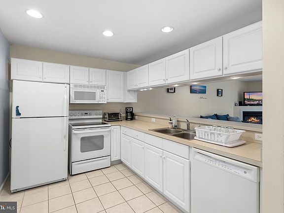 4th image of 750 Bayberry Cir #750