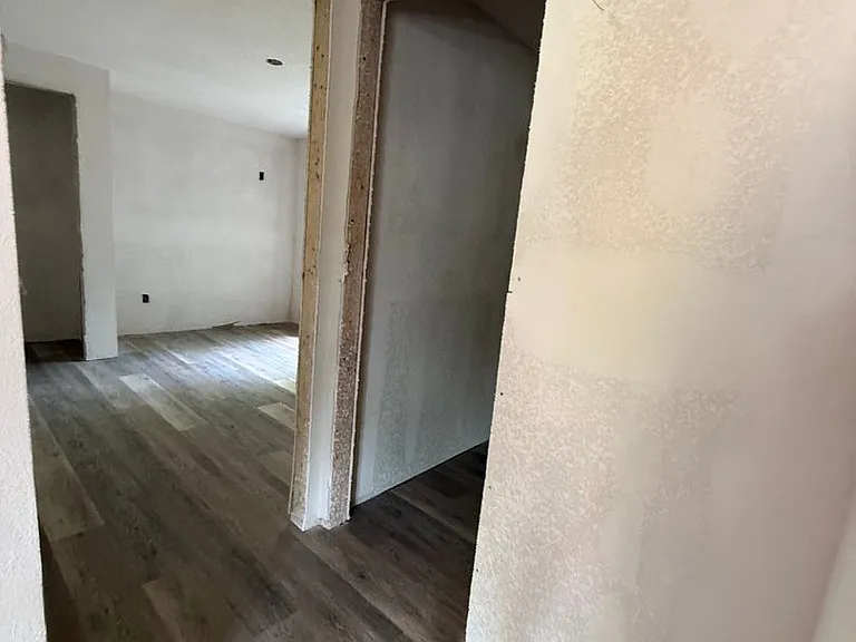 410 W Lincoln Ave — Photo 3