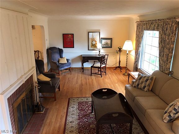 2nd image of 371 Lake Forest Dr