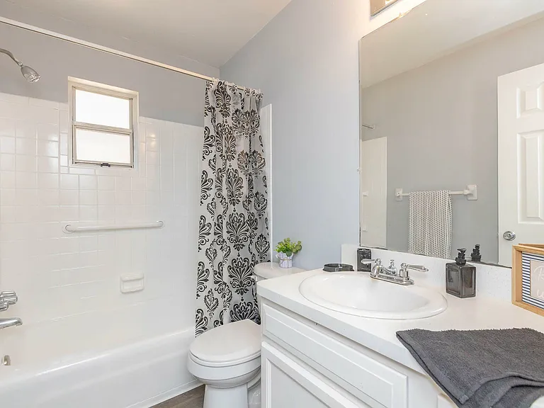 Park House Apartments — Photo 24
