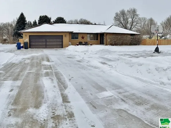 600 Custer Ave, Lyons, NE 68038