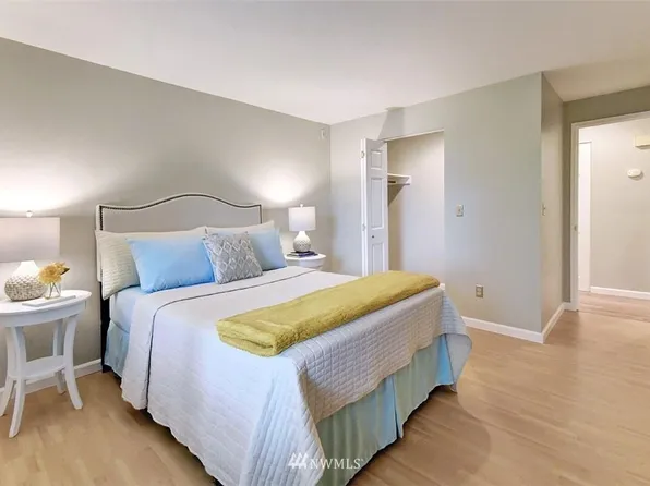 9398 Redmond Woodinville Rd NE, Redmond, WA 98052