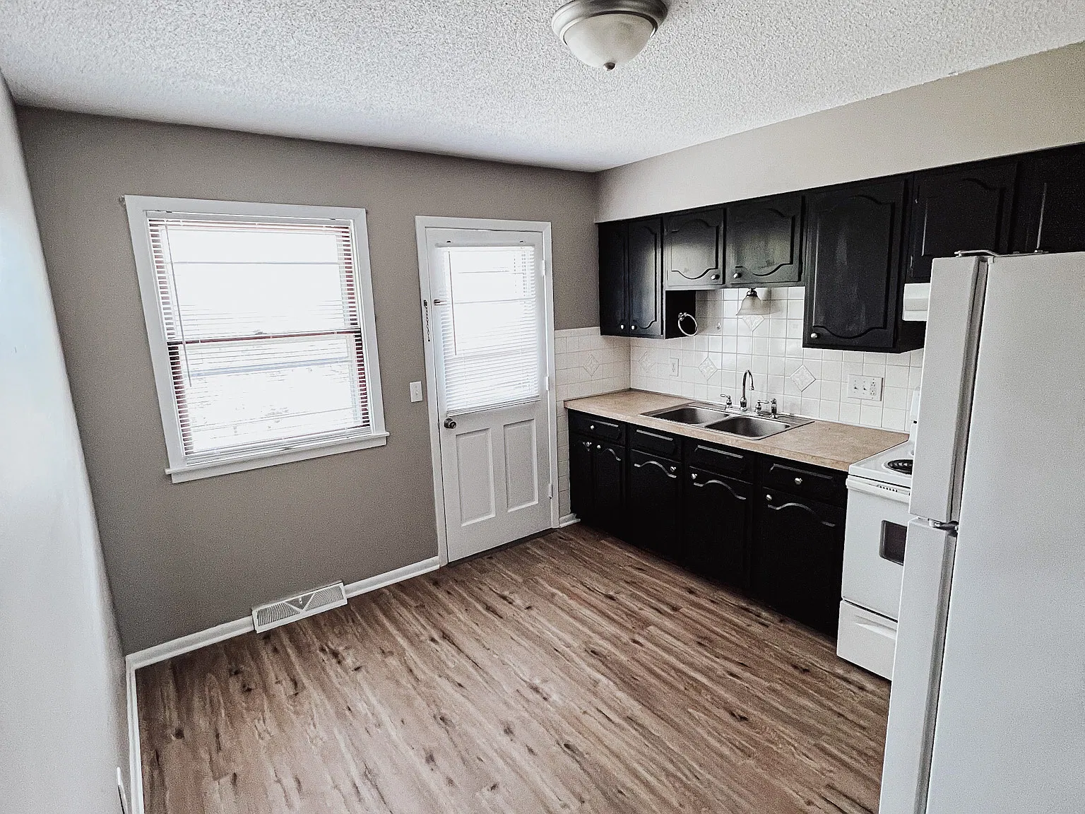 2 bed, $875 — Photo 4
