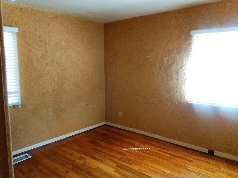 1204 Columbia Dr NE — Photo 3