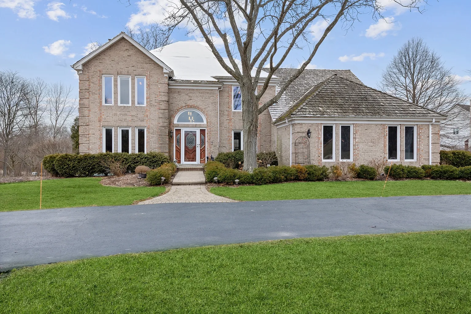 1378 Manassas Ln photo 1