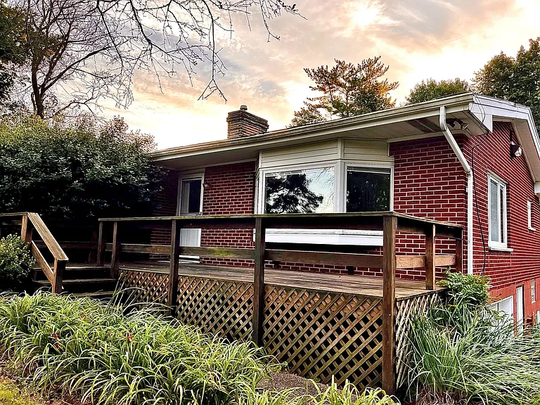 236 Benedick Rd — Photo 1