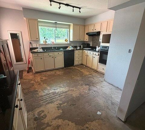 3rd image of 4 Glencove Cir