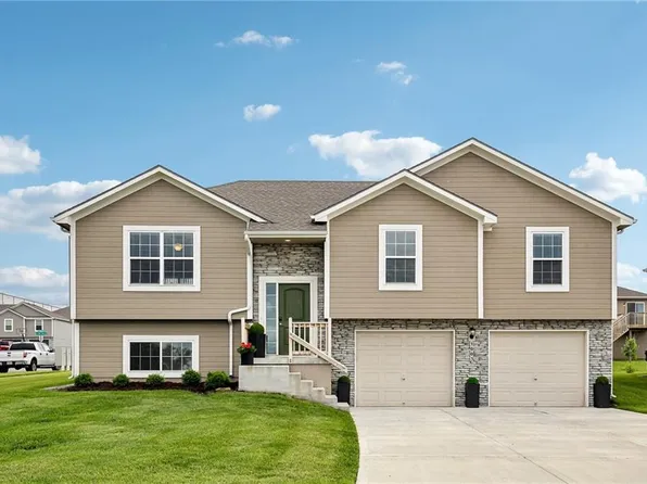 1003 NW Hilltop Ln, Grain Valley, MO 64029