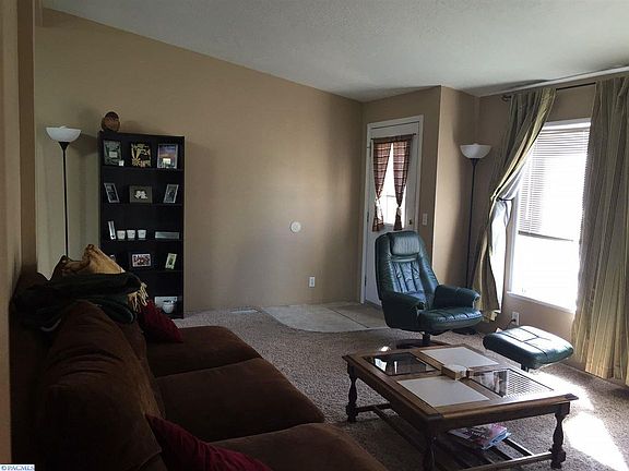 4th image of 124 NW Glenhaven Dr
