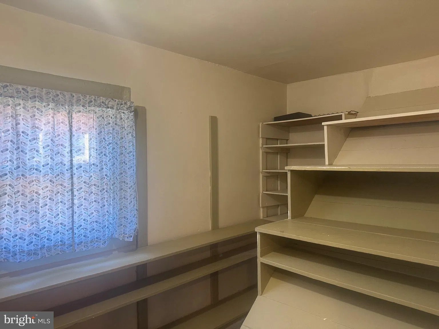 1 bed, 1.0 bath, 6226 sqft, $1,295 — Photo 4
