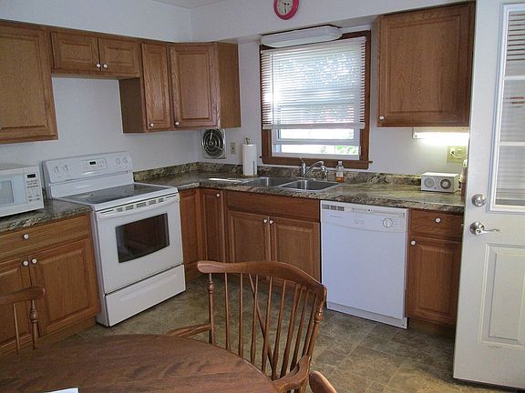 3rd image of 14 Orchard Ave