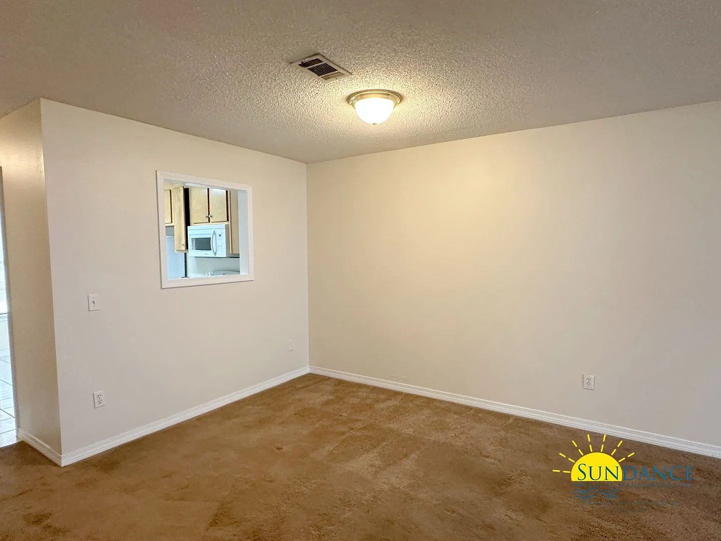 Lovely 2 Bedroom Unit in Navarre! — Photo 3